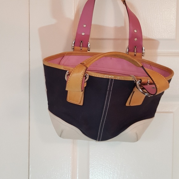 Authentic coach purse - Picture 2 of 5